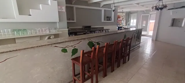 BAR CAFETERÍA — 8