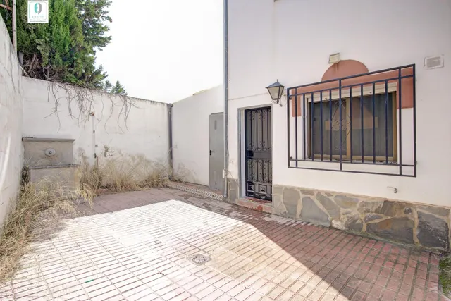 GRAN CASA CON PISCINA EN HUETOR VEGA — 24