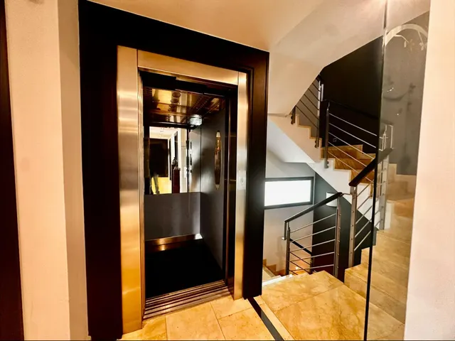 Exclusiva villa de lujo en Ciutat Diagonal, Esplugues de Llobregat, con vistas panorámicas a Barcelona y al mar — 10