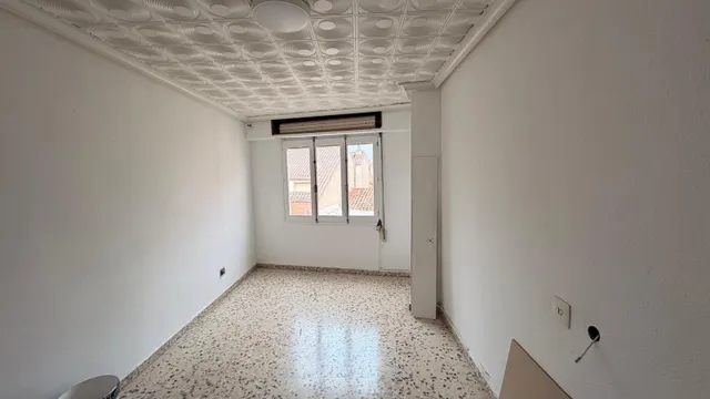 Piso grande , se alquila vacio. solo incluye los electrodomésticos — 9