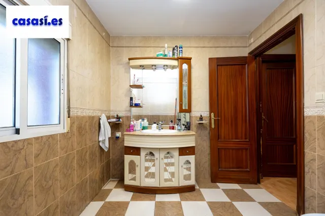 Casa con estupenda ubicación en Armilla. avenida de los ogíjares — 16