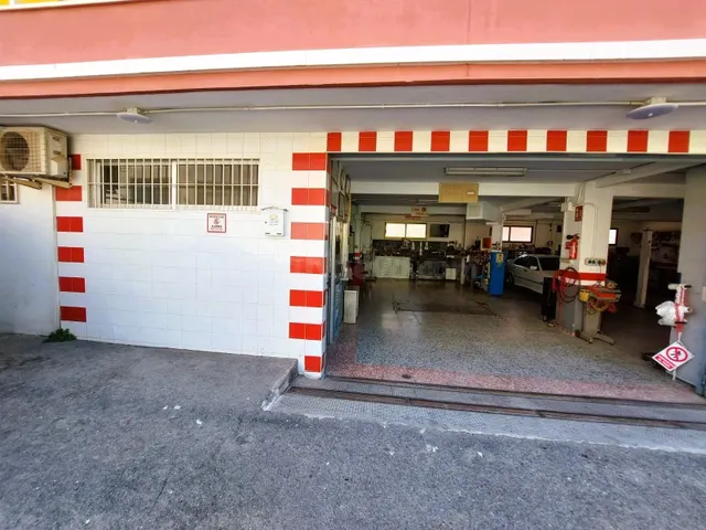 LOCAL COMERCIAL TALLER MECÁNICO — 2