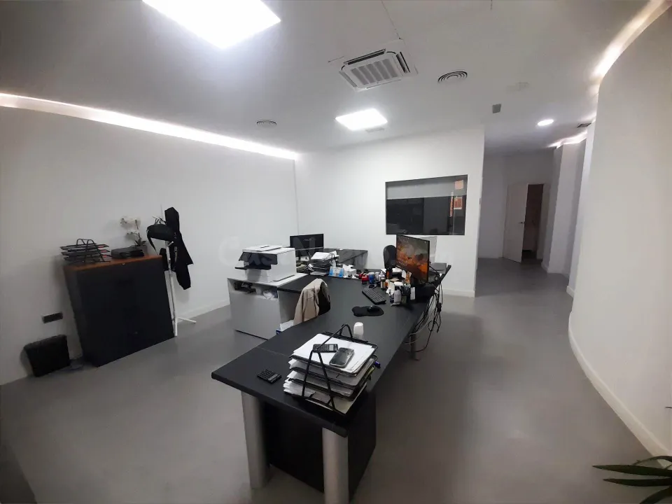 Local oficina a pie de calle con 4 estancias