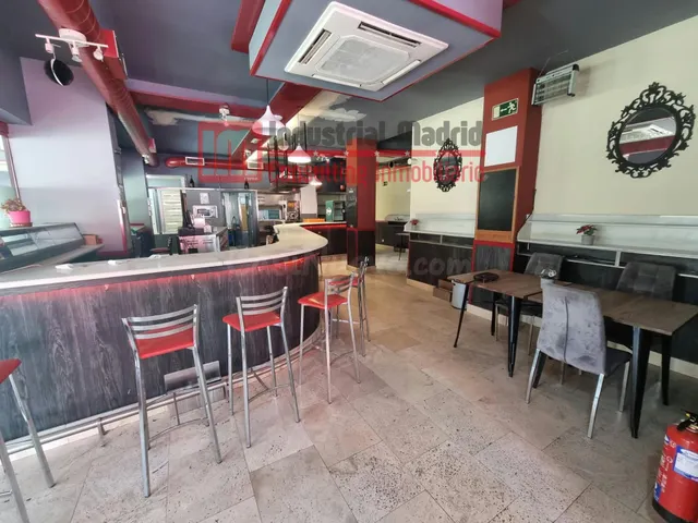 Espectacular local de restauración con terraza cubierta y zo