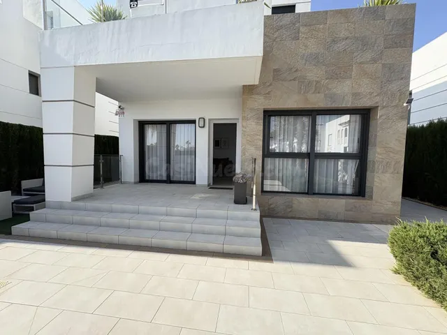 Villa de lujo en Doña Pepa - foto 3