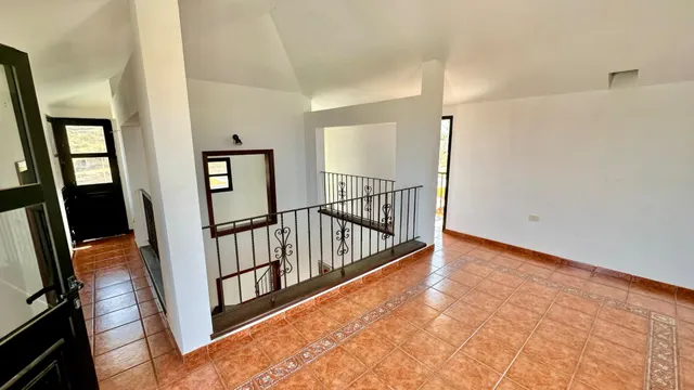 Chalet independiente con 5.318 m2 de parcela y vistas al mar en Candelaria — 10