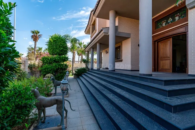 Exclusivo Chalet Independiente en Almerimar: Elegancia, Ampl - foto 5