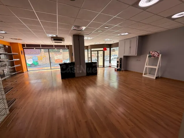 Local comercial en esquina con fachada acristalada y gran im - foto 5
