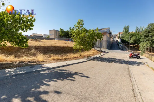 Venta de solar urbano de 258 m2 en Otura (Granada) — 3