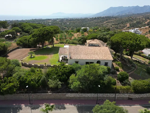 Terreno con vistas al mar en Marbella para construir 4 vivie - foto 2