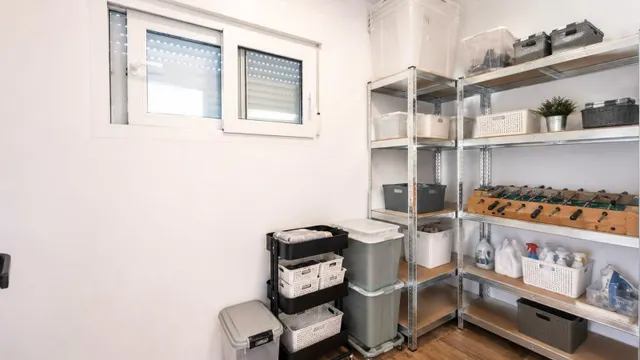 Casa reformada de 5 dormitorios con piscina privada, gran terraza y placas solares en Los Balcones — 26