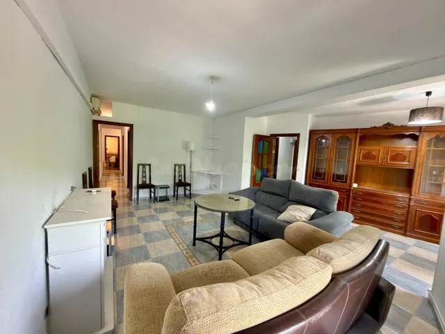 Amplio piso con terraza, 3 dormitorios y posibilidad de 4 en Av. Barcelona – Viñuela – Rescatado — 4