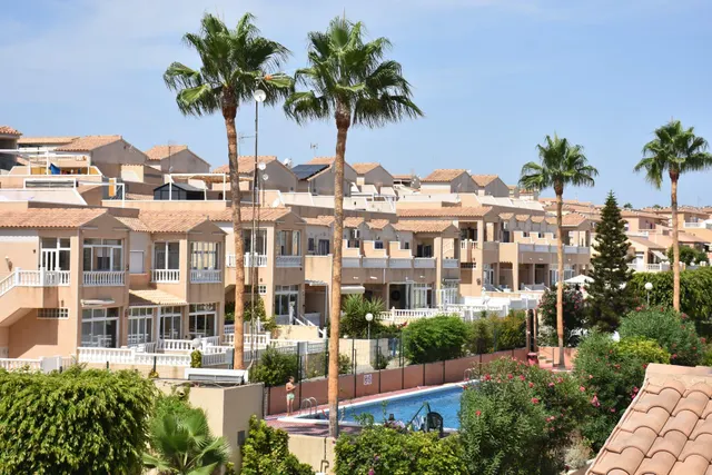 GRAN CASA TIPO DÑUPLEX EN ORIHUELA COSTA: 2 HAB, 2 BAÑOS — 41