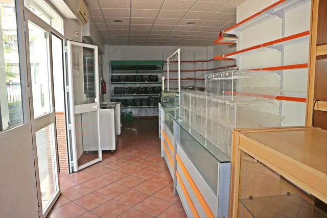 Local comercial 60m² en venta - Albolafia - foto 2