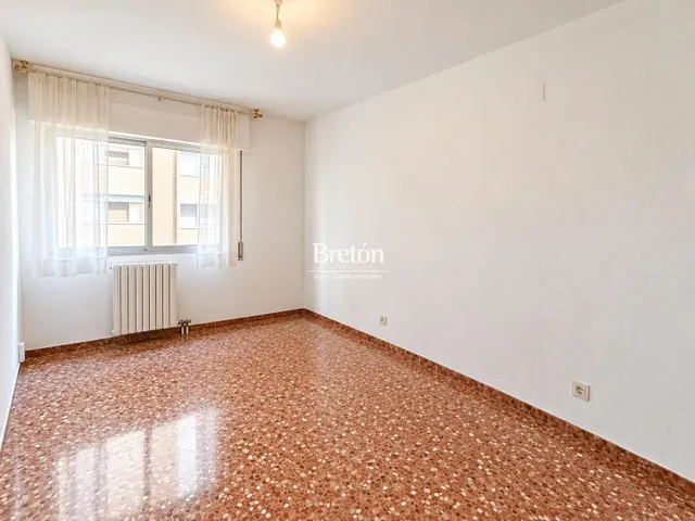 Interesante piso con plaza de garaje y trastero junto a Avenida Goya. — 10