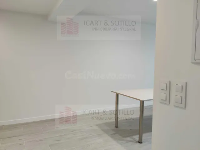 PISO REFORMADO A ESTRENAR CON TERRAZA Y TRASTERO EN EL CENTR - foto 2