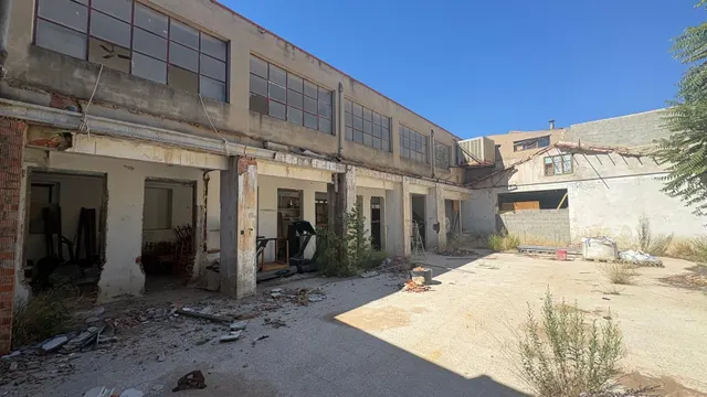 NAVE INDUSTRIAL CON MUCHAS POSIBILIDADES — 35