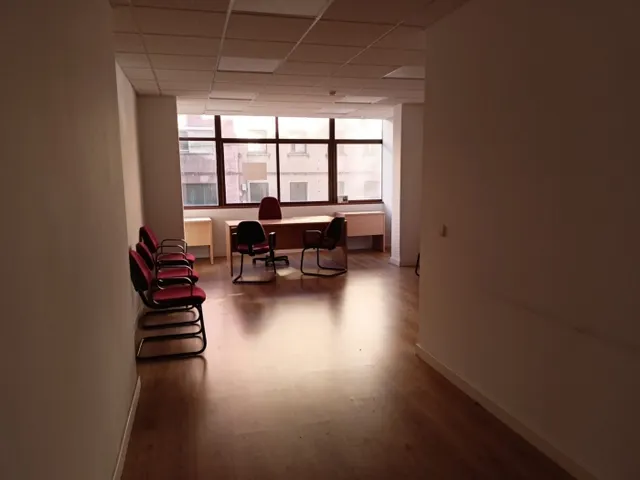Despacho en el centro — 12