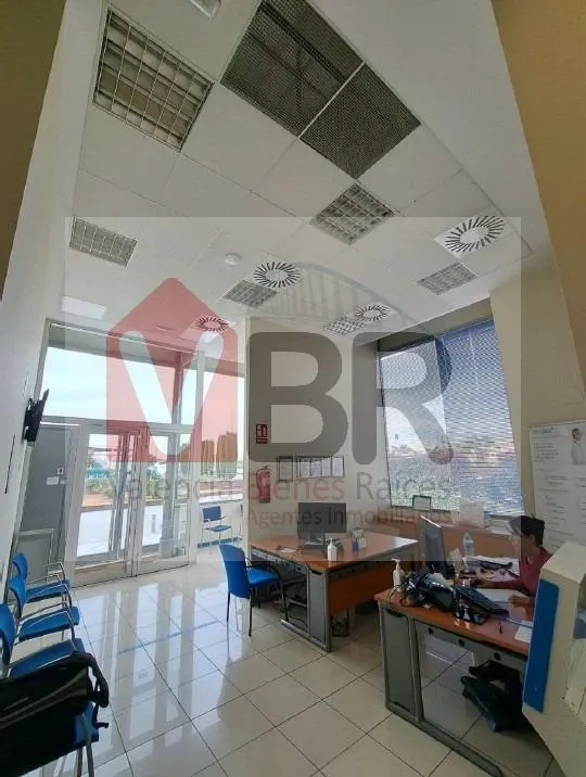 ** PONEMOS A TU DISPOSICIÓN ESTAS MAGNIFICAS OFICINAS DE 490 METROS EN EL PARQUE TACTICA DE PATERNA ** Con una multitud de servicios: sucursales bancarias, gimnas — 7