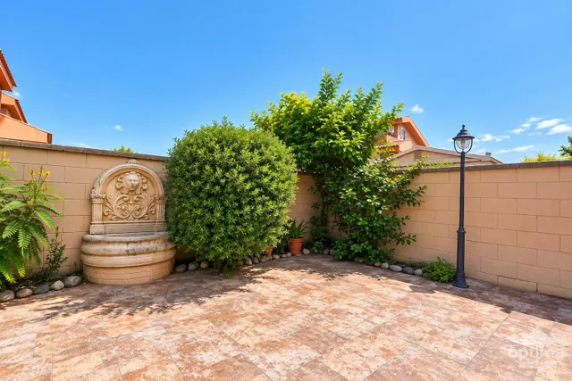 Pareado reformado con 5 habitaciones, terrazas y garaje en Reus — 18