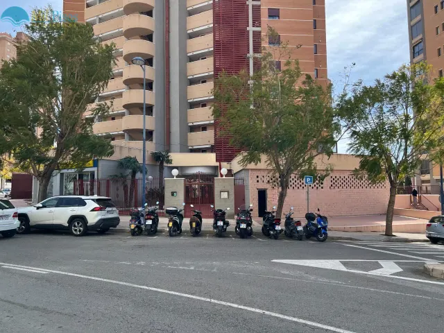 Local comercial zona hotel Bali Benidorm — 2