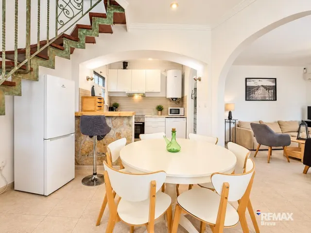 Empuriabrava | Casa mediterránea con piscina privada, jardín - foto 5