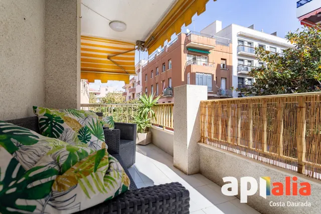 Apartamento en Paseo Miramar con Terraza esquinera y Plaza de Parking. — 23