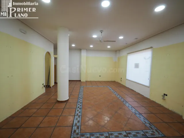 Amplio Local Comercial en Esquina – Oportunidad Única en Tom - foto 2