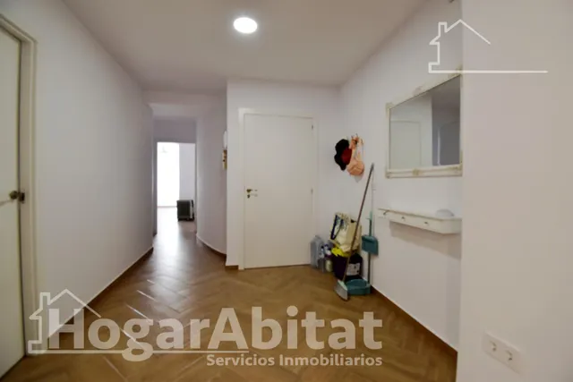 ESPACIOSA CASA SEMIRREFORMADA CON TERRAZA — 24