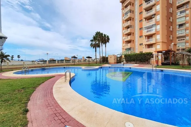 Apartamento en venta con terraza, piscina comunitaria y plaza de garaje, en la manga del mar menor, zona del estacio — 26