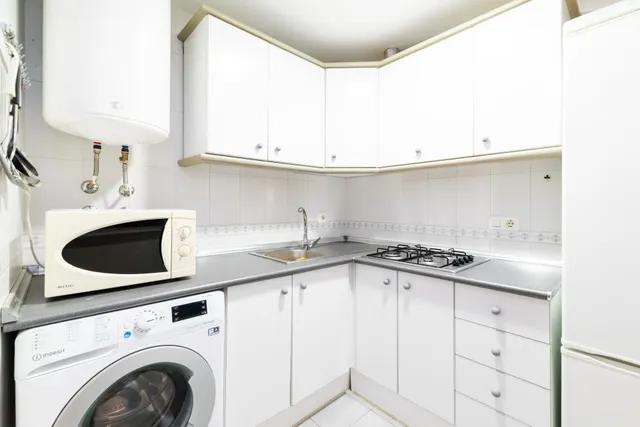 EXCEPCIONAL OPORTUNIDAD, PISO  EN CALAHONDA. — 15