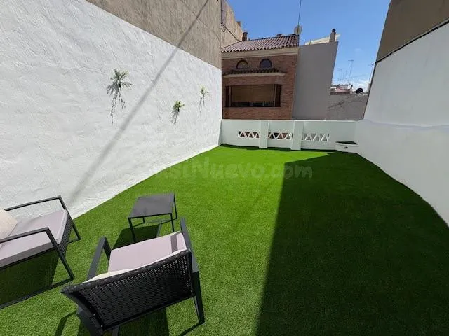 Casa totalmente reformada y amueblada junto a la playa Mayor - foto 3
