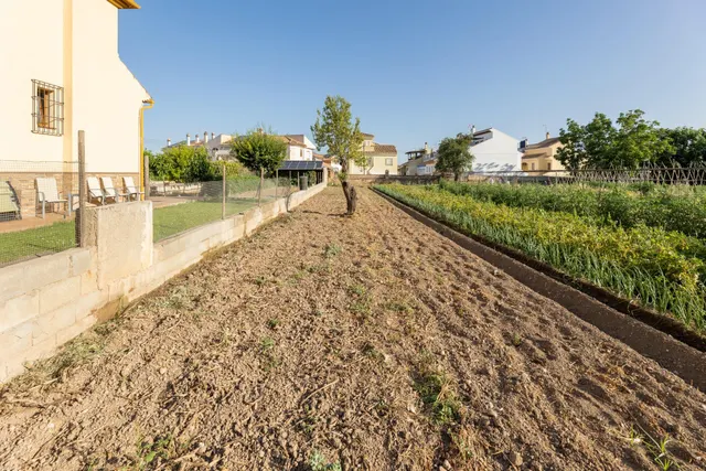 TERRENO URBANO 1060m EN LA ZUBIA — 17