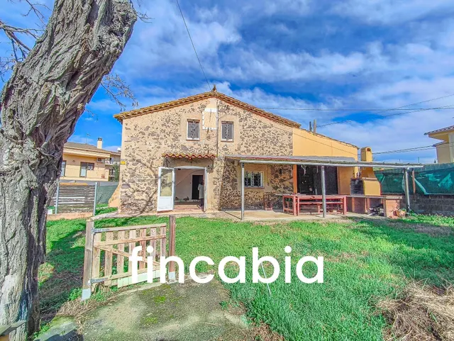 Masía para reformar en Riudarenes: Can Veleta, 623 m2 de parcela y piedra con bóvedas catalanas. — 20