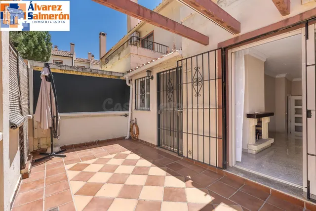 ADOSADA EN URBANIZACIÓN EN HUETOR VEGA — 4