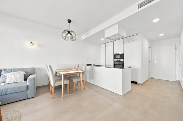 EXCLUSIVO APARTAMENTO DE 2 DORMITORIOS CON VISTAS PANORÁMICAS AL MAR – CARVAJAL, FUENGIROLA — 3