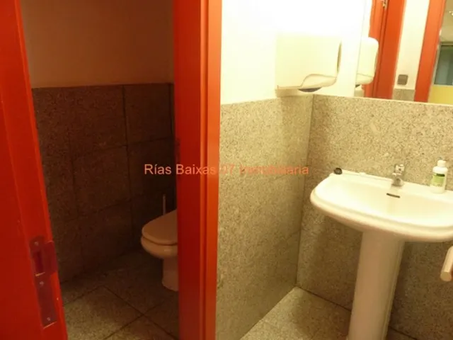 REF 4258 LOCAL 950m2 ESQUINA DOS CALLES CON PARKING 9 VEHICULOS ,OFICINAS,BAÑOS Y VESTUARIOS VIGO — 9