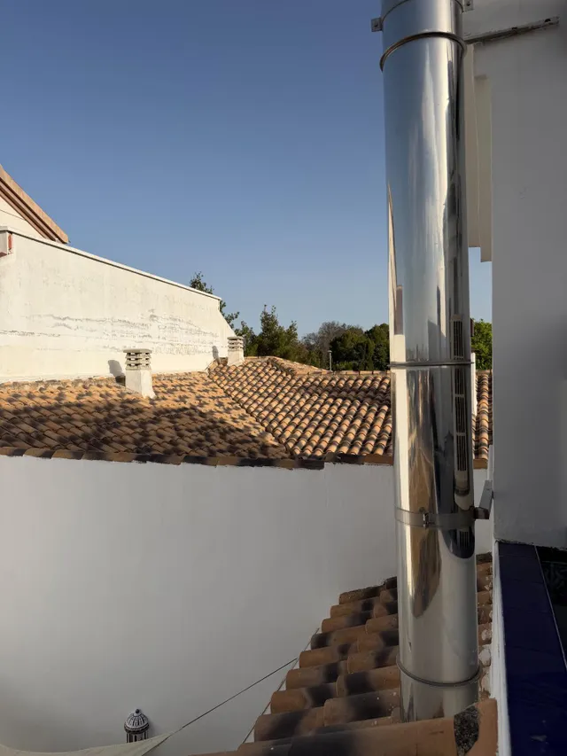 Dúplex familiar con 20 placas solares — 23