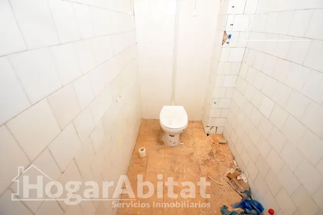 ¡Hazla a tu gusto! Casa amplia y luminosa de tres alturas para reformar, cerca del ayuntamiento — 40