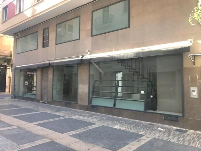Impresionante local comercial esquinero en el centro de Castellón — 10