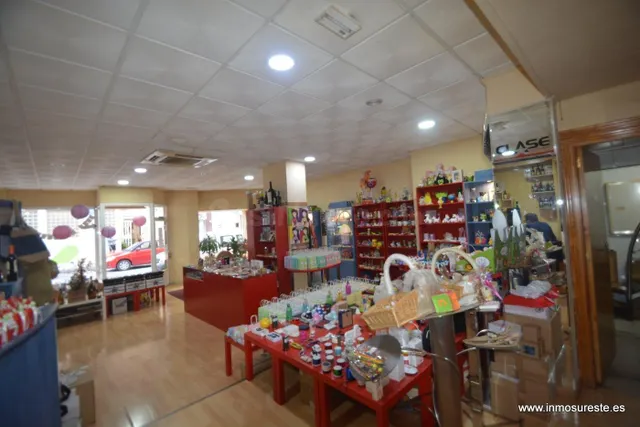 Local comercial a la venta en Orihuela, cerca del Parque Sev - foto 3