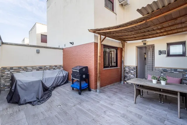 Amplia casa de 182 m2 con patio, gran sótano y a menos de 5 minutos del metro — 9