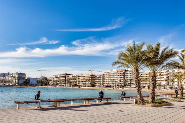 Apartamento de dos dormitorios a escasos 150 metros de la playa del cura, en torrevieja — 31
