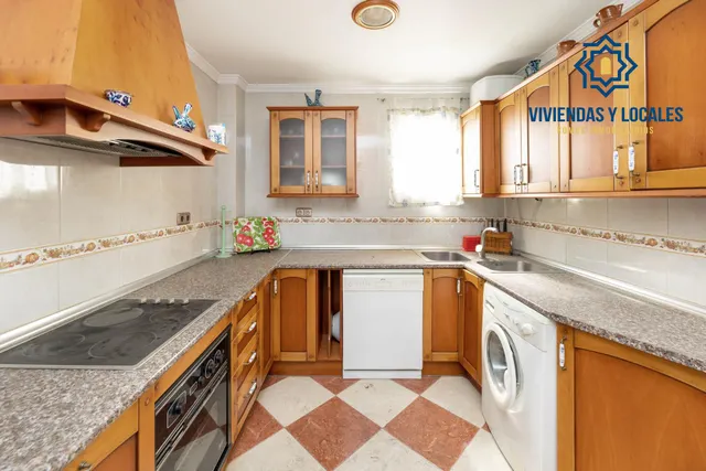 Local + vivienda en Avda. Cadiz — 20