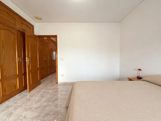 Casa con patio, terraza y acceso a dos calles en el centro de Beniarjó — 44