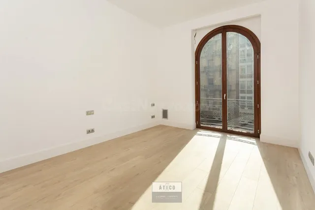 PISO EN VENTA EN RONDA UNIVERSIDAD/PLAÇA CATALUNYA — 3