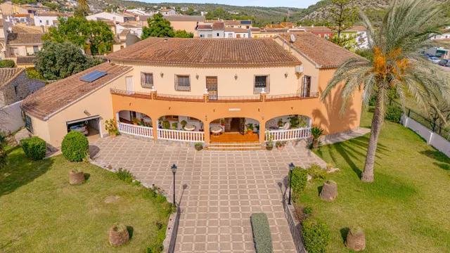 Villa mediterránea con vistas al valle a la venta en el centro de Alcalalí — 8