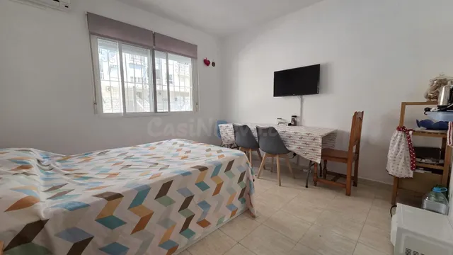 Estudio con zona de dormitorio extra y piscina — 3