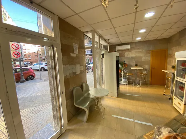 LOCAL COMERCIAL EN LA ZONA NOU MOLES — 21