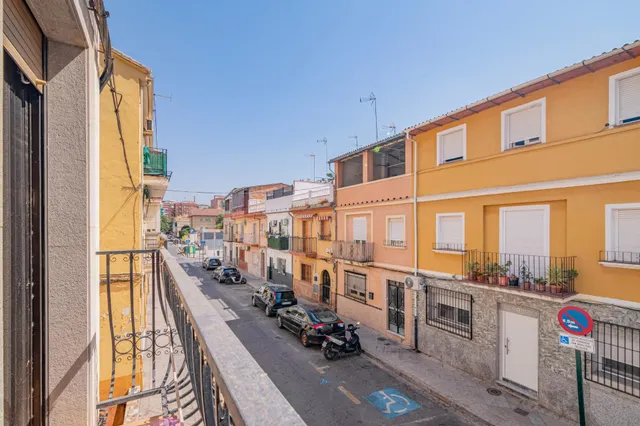 Amplio Chalet en Zaidín, Granada - Oportunidad de Inversión — 41